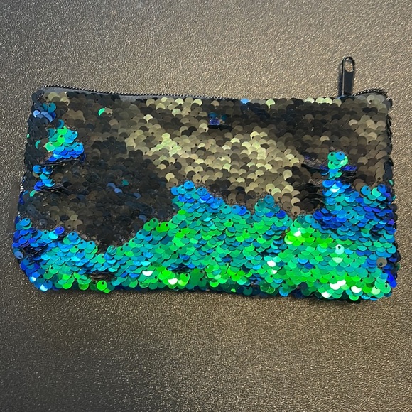 Sequin zip pouch - Picture 2 of 2